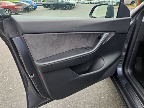 Used 2021 Tesla Model Y Long Range AWD/4WD image 23