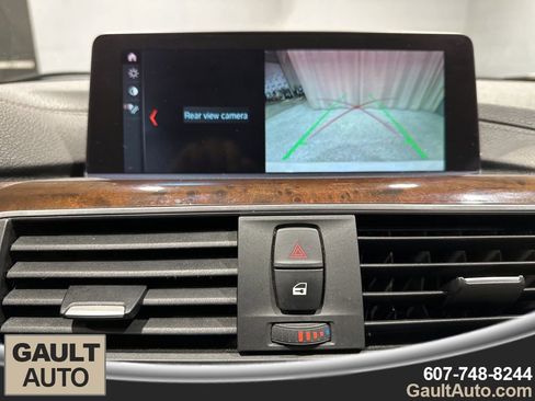 Used 2018 BMW 330i xDrive Sedan w/ Premium Package image 11