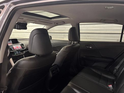 Used 2017 Honda Accord EX-L image 25