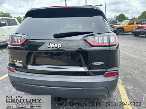 Used 2019 Jeep Cherokee Latitude w/ Popular Appearance Group AWD/4WD image 4