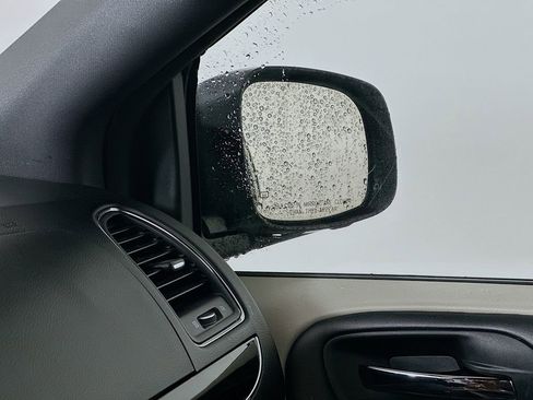 Certified 2019 Dodge Grand Caravan SXT image 23