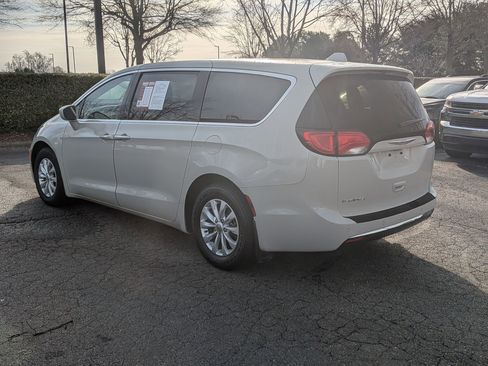 Used 2019 Chrysler Pacifica Touring Plus image 7