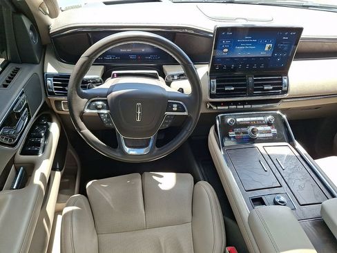 Certified 2022 Lincoln Navigator L Reserve AWD/4WD image 2
