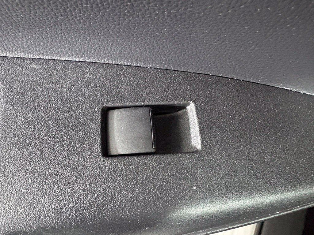 Used 2022 Toyota Corolla LE FWD image 40