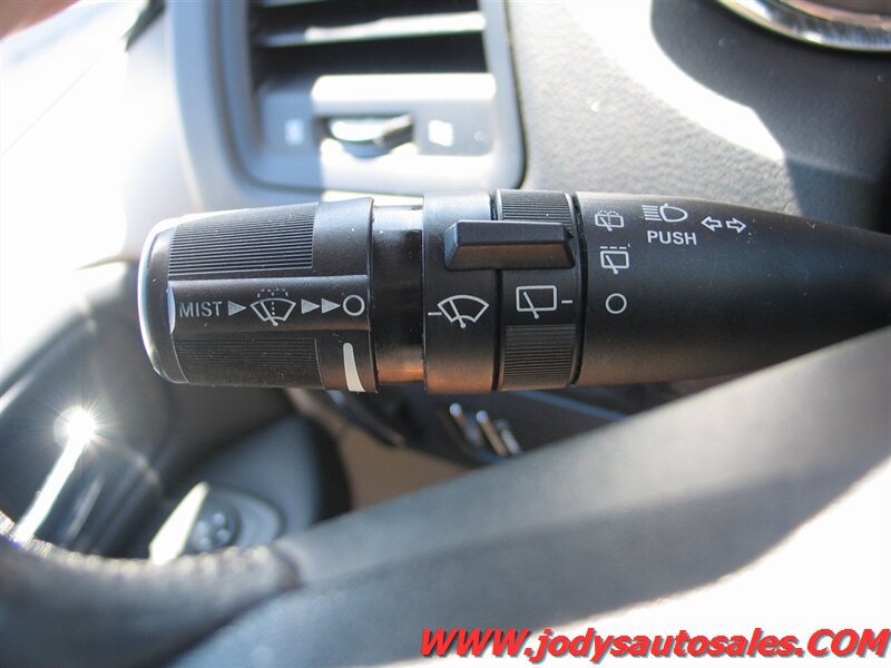 Used 2018 Dodge Grand Caravan SE w/ UConnect Hands-Free Group FWD image 8