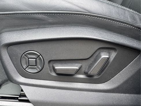 Used 2023 Audi Q8 Prestige w/ Prestige Package image 11