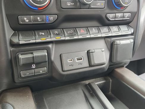 Used 2020 Chevrolet Silverado 1500 LTZ AWD/4WD image 39