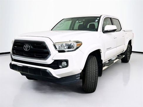Used 2017 Toyota Tacoma SR5 image 2
