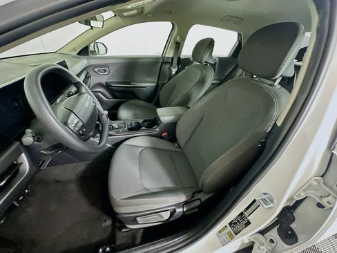 Used 2025 Kia K4 LXS image 13