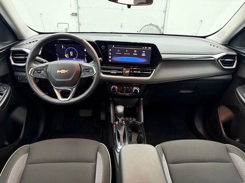 Used 2024 Chevrolet TrailBlazer LT w/ LT Cold Weather Package AWD/4WD image 4