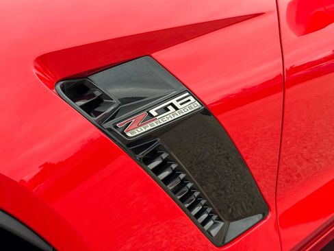 Used 2016 Chevrolet Corvette Z06 w/ 3LZ Preferred Equipment Group image 18