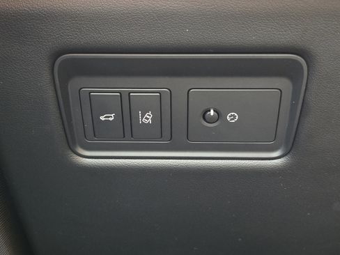 Used 2017 Land Rover Range Rover Sport SVR image 21