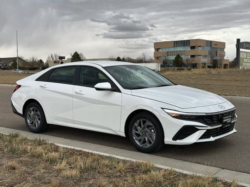 New 2025 Hyundai Elantra Blue image 3
