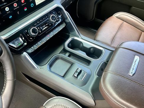 Used 2024 GMC Sierra 2500 Denali w/ Denali Reserve Package AWD/4WD image 17