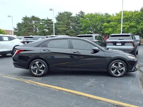 Used 2023 Hyundai Elantra SEL w/ Convenience Package FWD image 4