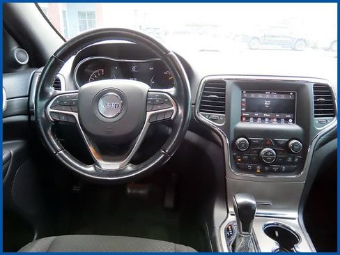 Certified 2021 Jeep Grand Cherokee Laredo w/ Security & Convenience Group AWD/4WD image 11