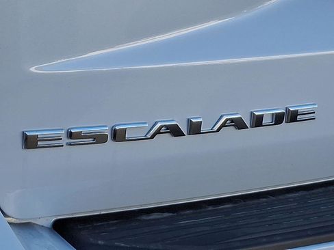 New 2026 Cadillac Escalade Luxury w/ LPO, Floor Liner Package image 10