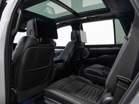 Used 2025 Cadillac Escalade V w/ LPO, ONYX Package AWD/4WD image 46