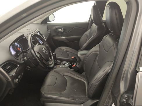 Used 2021 Jeep Cherokee Latitude Lux w/ Comfort/Convenience Group FWD image 17