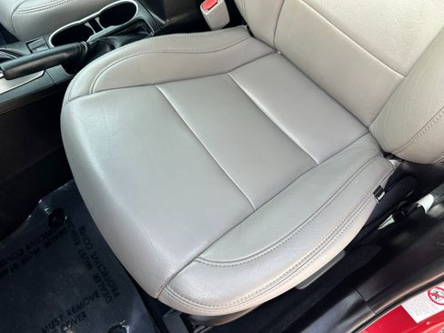 Used 2018 Toyota Corolla LE image 23