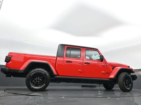Certified 2022 Jeep Gladiator Willys image 32