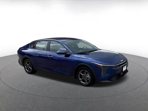 Used 2025 Kia K4 FWD image 2