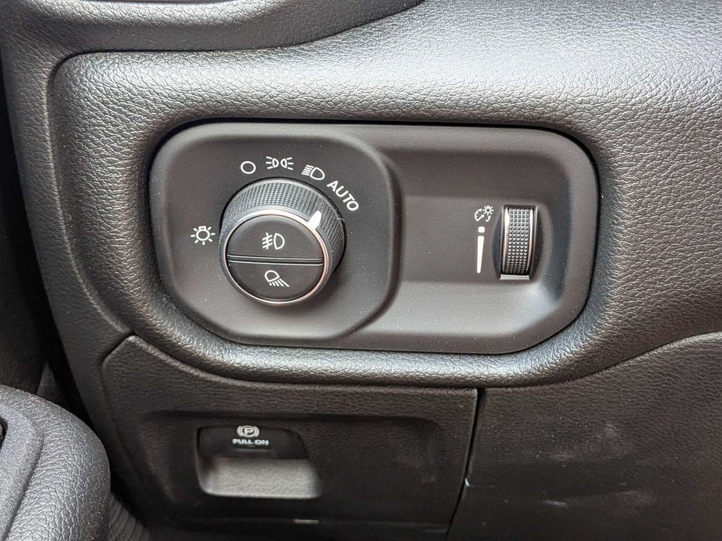 New 2026 RAM 1500 Express AWD/4WD image 27