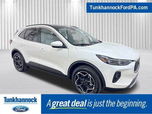 New 2026 Ford Escape Platinum w/ Class II Trailer Tow Package image 1