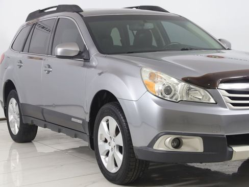 Used 2011 Subaru Outback 2.5i Limited w/ PWR Moonroof Pkg image 33