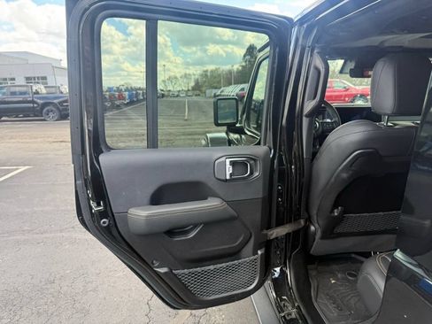 Used 2025 Jeep Wrangler Unlimited Rubicon 392 AWD/4WD image 40