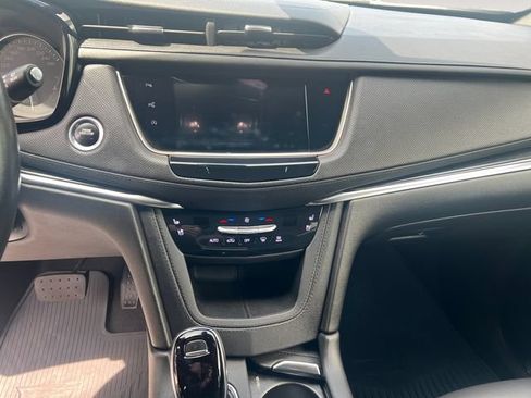 Used 2022 Cadillac XT5 Premium Luxury w/ Technology Package AWD/4WD image 15