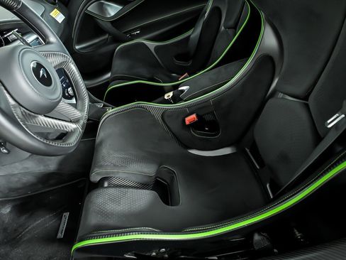 Used 2024 McLaren 750S Spider RWD image 21