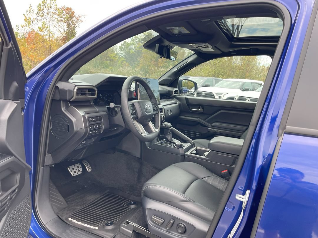 Used 2025 Toyota Tacoma TRD Sport w/ TRD Sport Premium Package AWD/4WD image 11