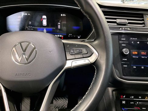 Used 2024 Volkswagen Tiguan SE image 24