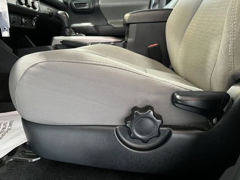 Used 2019 Toyota Tacoma SR5 image 12