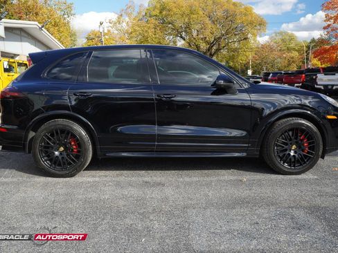 Used 2018 Porsche Cayenne GTS image 8