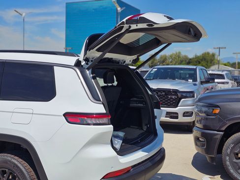 New 2026 Jeep Grand Cherokee L 4WD image 8
