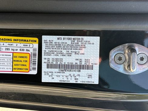 Used 2024 Ford Mustang Coupe RWD image 29
