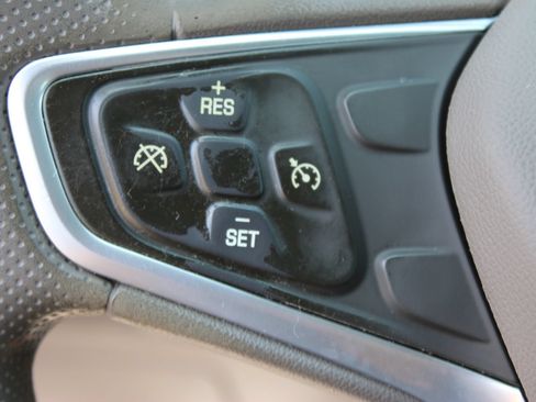 Used 2022 Chevrolet Malibu LT FWD image 17