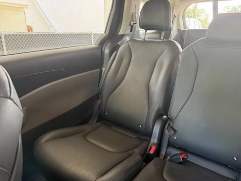 Used 2026 Kia Carnival FWD image 42