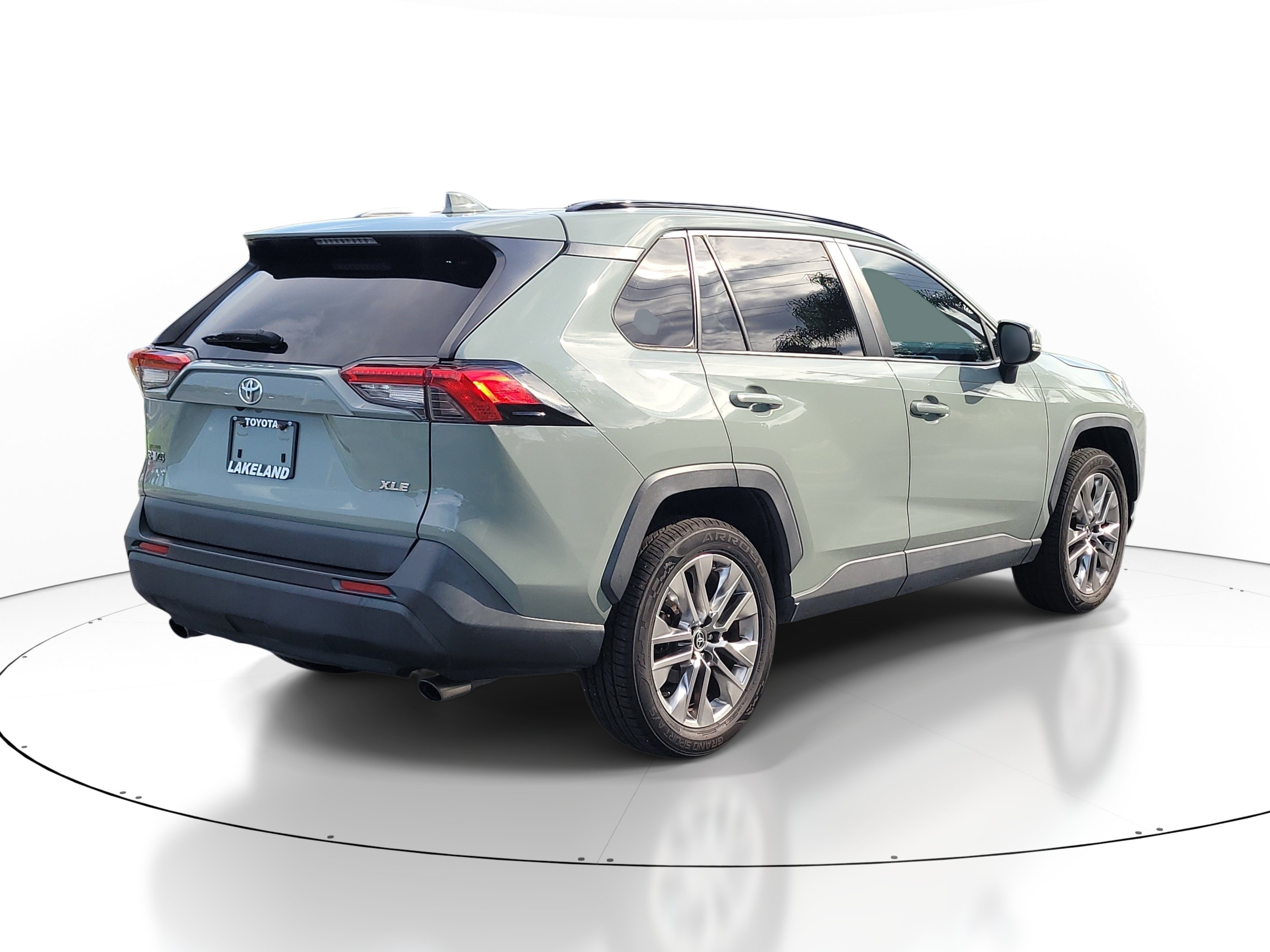 Used 2021 Toyota RAV4 XLE Premium FWD image 7