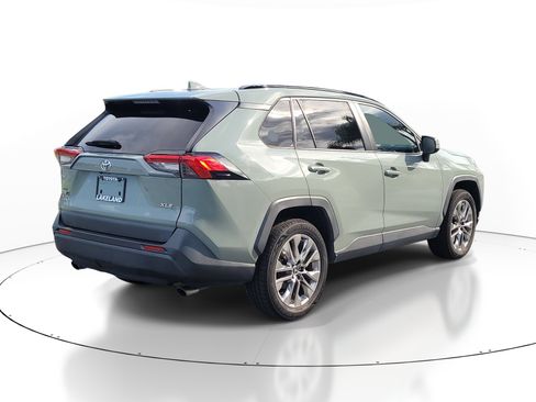 Used 2021 Toyota RAV4 XLE Premium FWD image 7