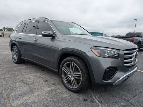 Used 2025 Mercedes-Benz GLS 450 4MATIC image 2