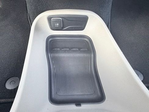 Used 2024 Chrysler Pacifica Touring-L image 17