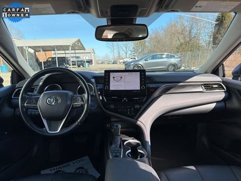 Used 2021 Toyota Camry XLE w/ Cold Weather Package image 18