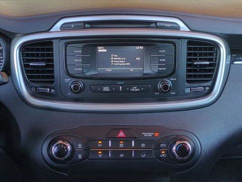 Used 2017 Kia Sorento FWD image 14