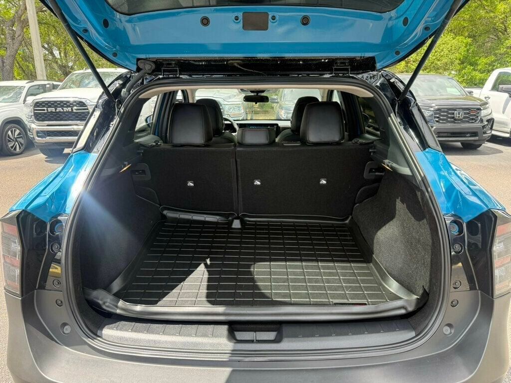 Used 2025 Nissan Kicks SR w/ SR Premium Package FWD image 9