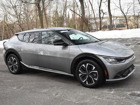 Used 2024 Kia EV6 Wind image 10