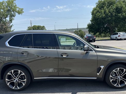 Used 2025 BMW X5 xDrive40i w/ Premium Package AWD/4WD image 11