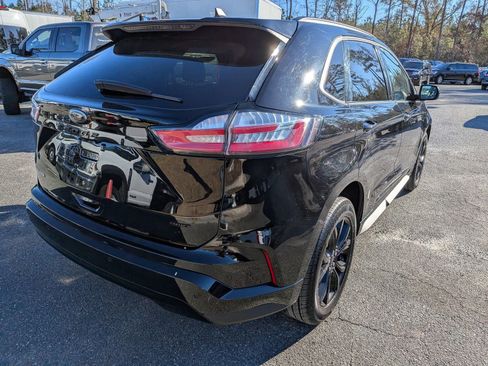 Certified 2022 Ford Edge SE w/ Black Appearance Package image 5